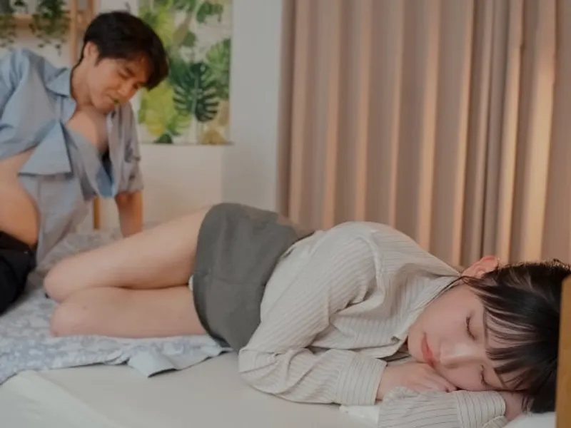 Phang cô nhân viên nữ đáng ghét trong công ty